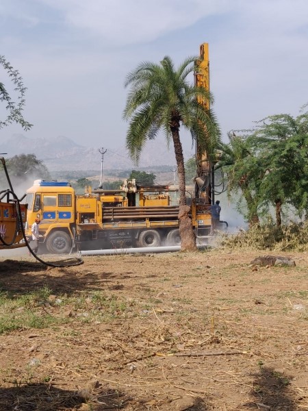 Borewell driller machine in Tuvar, India